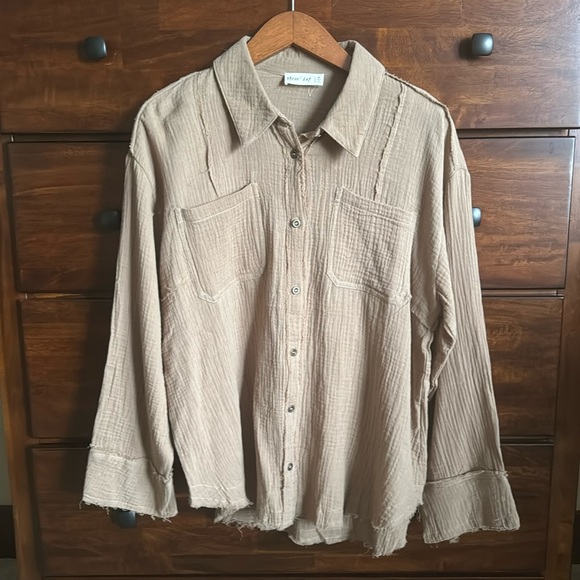 New In Tops - NWOT New In Gauze Top—Size medium